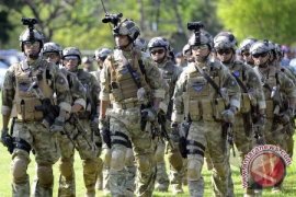 TNI AL sapu ranjau di Morotai 