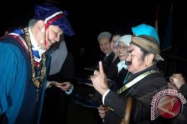 Pak Raden Raih Penghargaan