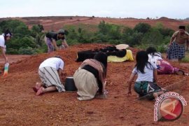DPRD  Mediasi Permasalahan Tanah TNI  Dan Warga