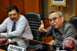 Sekda Palembang santuni kaum miskin 