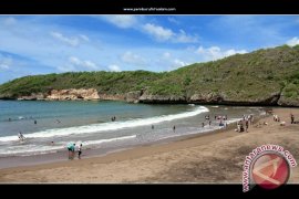 Gunung Kidul adakan "padusan" di Pantai Baron 
