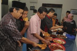 BERBUKA BERSAMA Page 1 Small