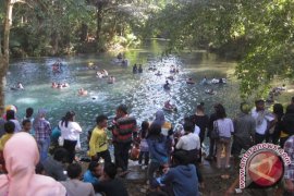 Warga Di Muna Serbu Tempat Permandian Wakumoro