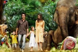 Ribuan Turis Kunjungi Bali Zoo