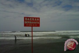Polsek Panjatan tingkatkan patroli objek wisata pantai