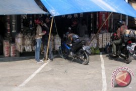 Pemudik Borong Oleh-oleh Lampung