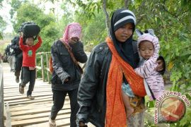 Ratusan pengungsi Syiah Sampang masih dilarang mudik