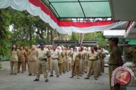 Pemkab minta PNS taati jam kerja 