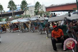 Pengemudi becak pertanyakan honor ISG belum dibayar
