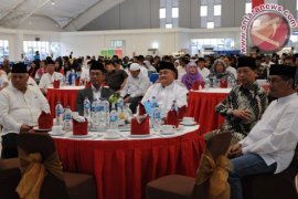 Buka bersama Gubernur, atlet dan pelatih Pelatda PON Riau 2012 Page 2 Small