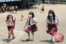 Pos : Gunung Anak Krakatau alami tremor terus-menerus