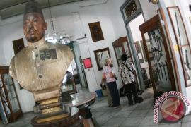 Museum Radya Pustaka tambah koleksi beskap dan batik