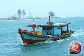 Ratusan nelayan Tanjabtim terima bantuan perahu