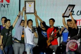 "Raja Negeriku" Awali Konser NOAH Di Surabaya