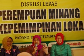 DISKUSI PEREMPUAN MINANG DAN KEPEMIMPINAN LOKAL Page 1 Small