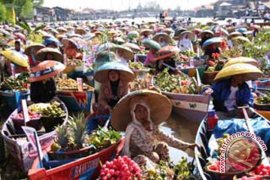 Festival Pasar Terapung Sepi Pengunjung
