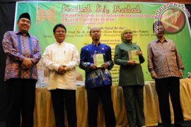 Halal Bi Halal dan Semnas ICMI Page 2 Small