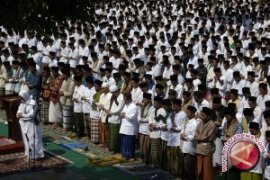 Masyarakat OKU gelar shalat gerhana matahari