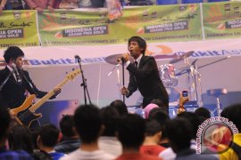 D'Massiv  dan Judika hibur penonton Indonesia terbuka 