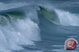 Ketinggian gelombang di perairan Bengkulu tiga meter