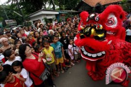 Warga Arak Barongsai Meriahkan "Cap Go Meh"