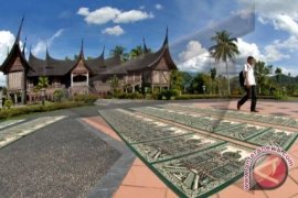 Siswa SMA belajar budaya seribu rumah gadang