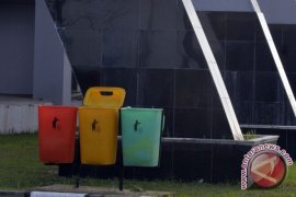 Rapikan tempat pembuangan sampah