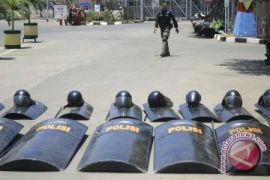  Polri menggugat KPK