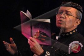 Penyair Taufik Ismail Baca Puisi "600.000 Jamaah Haji"