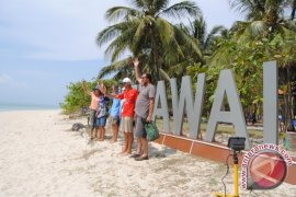 Masyarakat Antusias ke Pulau Ketawai Saksikan Yacht
