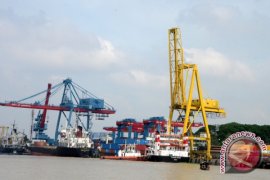 Kapal masih antre sandar di Pelabuhan Boom Baru