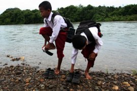 PASANG SEPATU SEKOLAH Page 1 Small