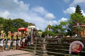 Iringan Gebogan Warnai Peringatan Puputan Margarana