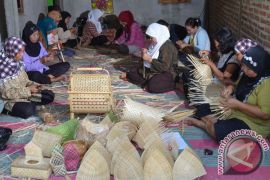 Ekspor anyaman Bali merosot 50,56%