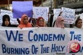 Mahasiswa Di London Protes Kenaikan Uang Kuliah