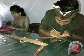 Unud Bertekad Kawal Kajian Lontar Kuno 