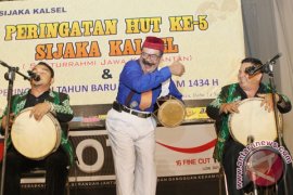 KOLABORASI DADAKAN SENIMAN