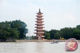 Pagoda tengah sungai