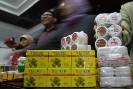 Polisi Tangkap Penjual Obat Ilegal Asal Tiongkok