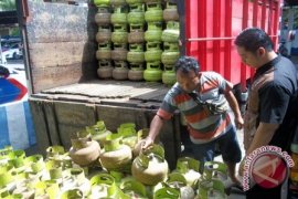 Polisi Ungkap Pengoplosan Elpiji Subsidi