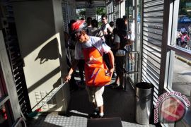 Lift dan JPO Tosari dibongkar