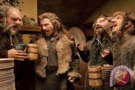 "The Hobbit" merajai box office