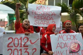 Buruh Carrefour demo tuntut dilibatkan bahas PHI