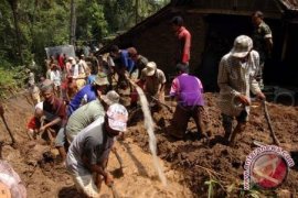Relawan hentikan pencarian korban longsor Pagaralam 