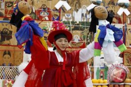 Penyair Korea akan hadiri pertemuan penyair se-Asia Tenggara  di Jambi