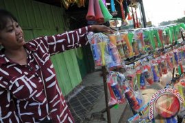 Penjual Terompet Page 2 Small