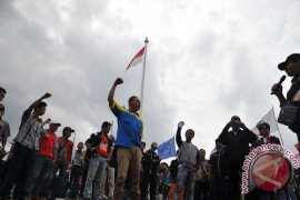 Aksi Buruh Tuntut UMR