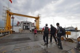 PENINGKATAN INFRASTRUKTUR PELABUHAN Page 1 Small