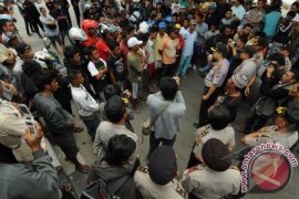 Protes Noah Batal Konser