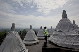 Balai Konservasi Uji Coba Penutup Stupa Borobudur
